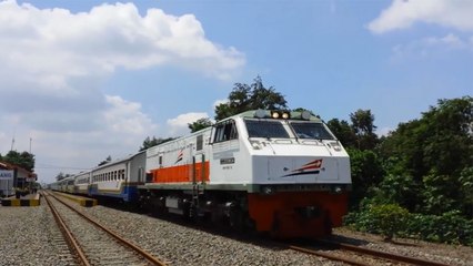 Kereta Api MALIOBORO KA 99 Lokomotif CC203 98 04 Stasiun Ngujang