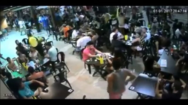 Câmera flagra confusão em bar de Guriri, em São Mateus