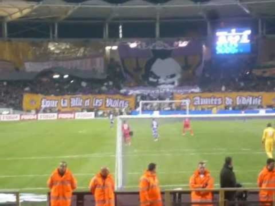 Liberté Pour les Auditeurs: Tifo des Indians Tolosa Pour leurs 20 ans (Toulouse - PSG)