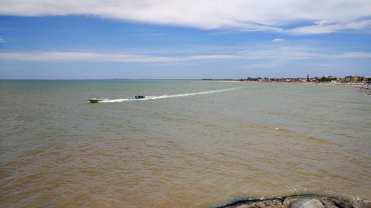 Praia de Itaoca em Itapemirim, ES