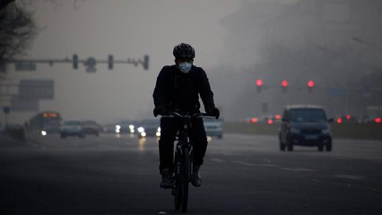 У Китаї закривають швидкісні дороги через смог