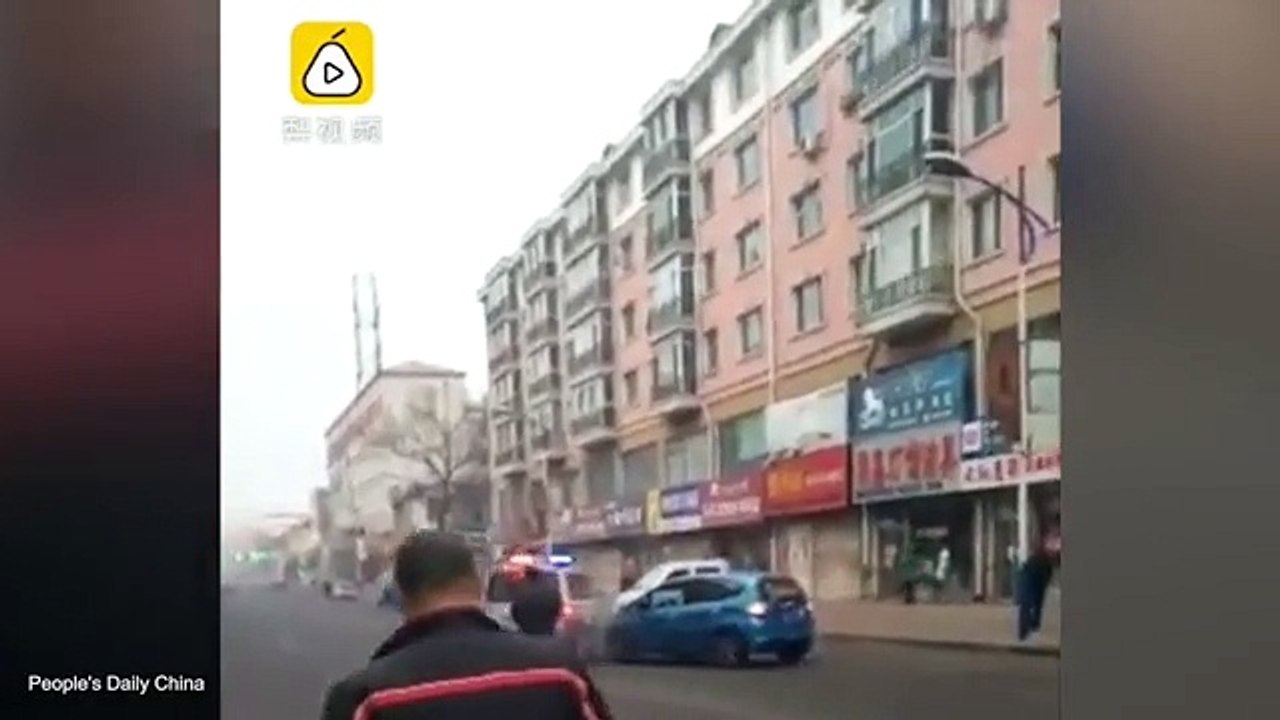 Woman repeatedly drive into police car in the street in china