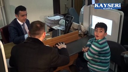 YENİ KİMLİK KARTLARI DAĞITILMAYA BAŞLANDI