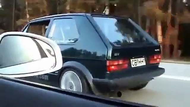 Vozio je Audi R8 na auto putu misleći da je brz a onda se pojavio Golf 1 i ostavio ga u prašini