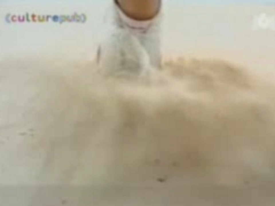 Shakira - 2003 Reebok Commercial - Global Peace (Culture Pub