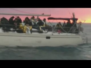 Otranto (LE) - Migranti, soccorsi 53 iracheni su barca a vela (03.01.17)