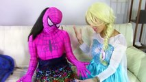 Spiderman & Elsa Princesa Frosen Español Latino! con superhéroes favoritas en la vida real!