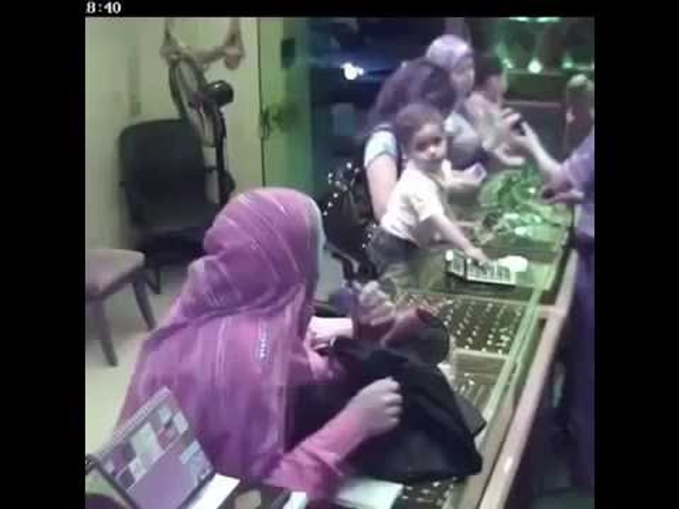 Women Gold Thief in CCTV footage|Youngster's Choice.