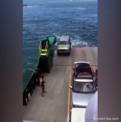 Le frein à main pas enclenché, la voiture tombe du bateau !