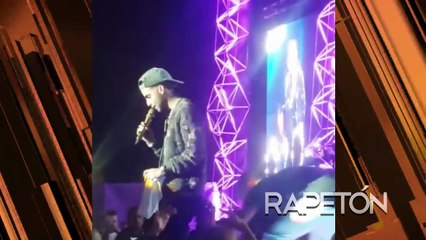 Arcangel le da patada en la cara a espectador que le lanzó un trago