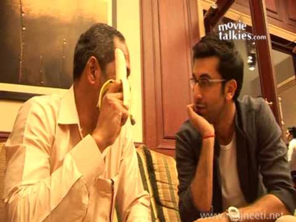 Peeling pleasure: Nana goes bananas with Ranbir!!