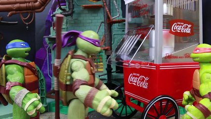 Teenage Mutant Ninja Turtles Coca-Cola Popcorn Machine Mikey Makes a Mess Spills Candy and Treats-7kHZz3EUpmo