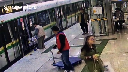Child in pram gets stuck between metro door as man rushes in