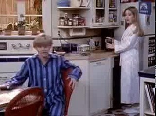 ELLEN: S02E14]The Apartment Hunt