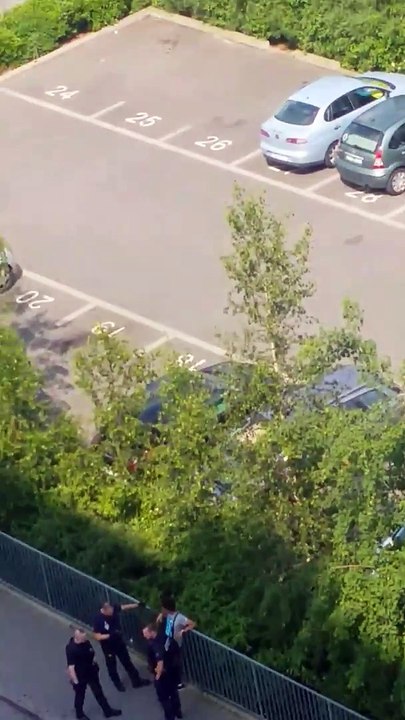 Lille-sud : un policier jette le téléphone d'un jeune