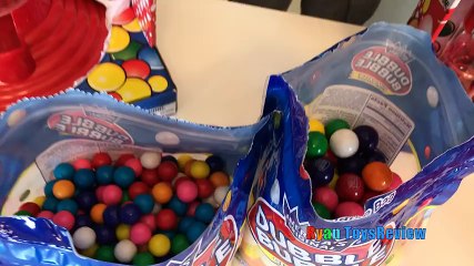 GIANT DUBBLE BUBBLE GUMBALL MACHINE Bubble Gum Challenge Giant JawBreaker Gross Sour Cry baby candy