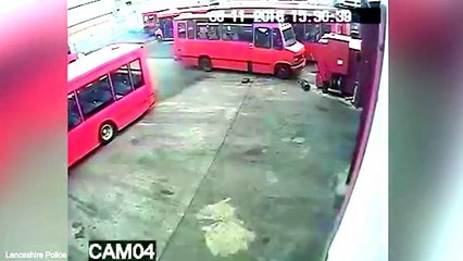 下载视频: E vjedhin autobusin dhe shkaktojnë kaos e dëme të mëdha