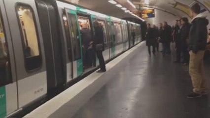 Violences racistes dans le métro : prison avec sursis pour les hooligans anglais