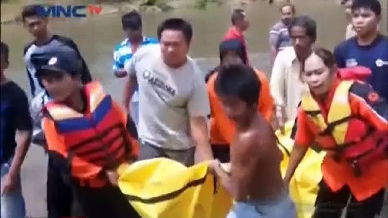 Berenang di Bendungan Wisatawan Hanyut