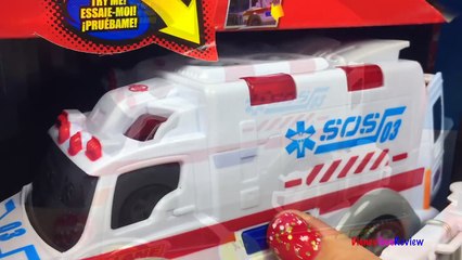 FAST LANE ACTION WHEELS AMBULANCE AND POLICE CRUISER STORY WITH GEORGE PIG AND SANTA CLAUS -UNBOXING-uqCRnrB3z1c