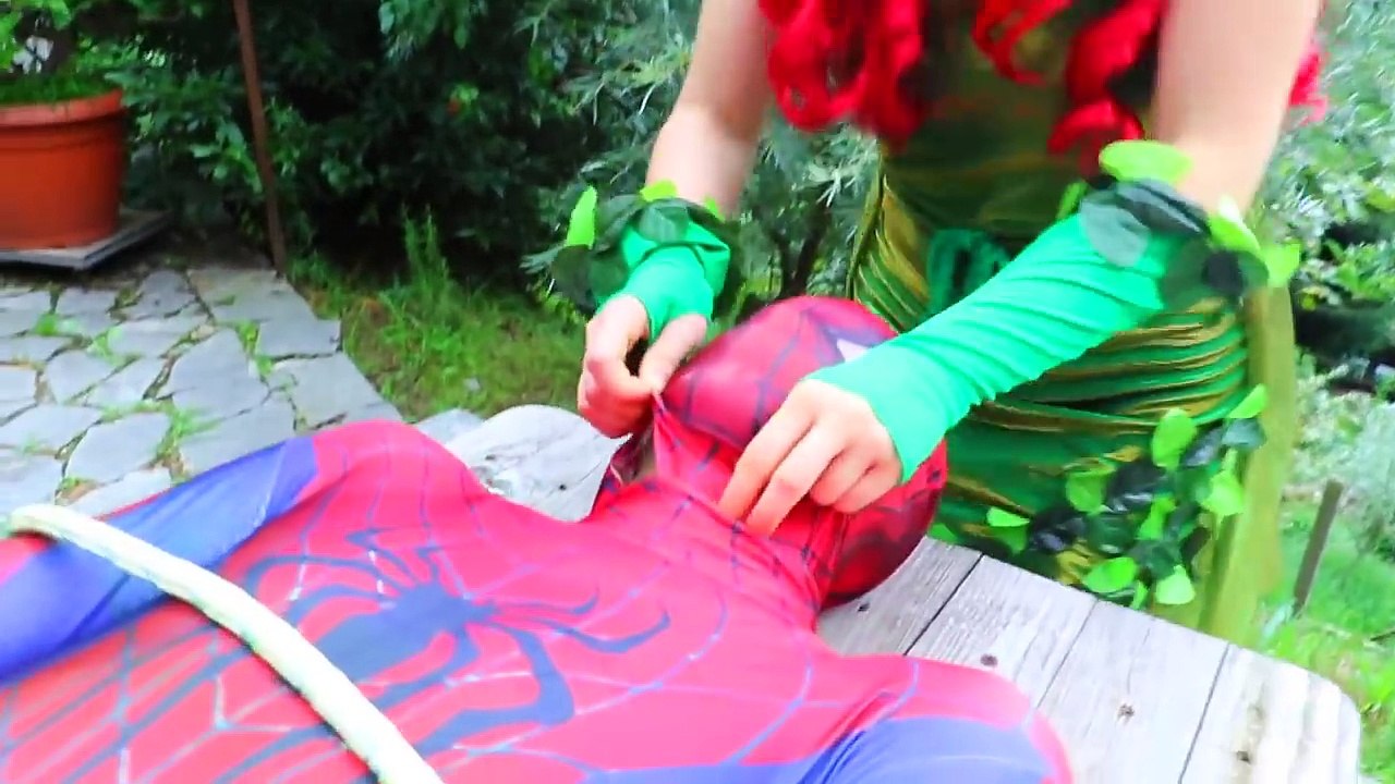 Hulk, Homem-Aranha e Elsa vs Ivy Poção! w Lady Hulk, Venom, Joker & de doces