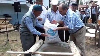 Ölürüm Türkiyem Davul Zurna Eşliğinde Keşkek Dövme