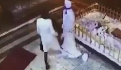 Kardan adamı tekmeleyen kadın izlenme rekorları kırıyor