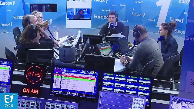 Silvio Berlusconi : Mettez-vous face à moi. J'ai fait un lifting en Tunisie, je peux plus bouger la tête