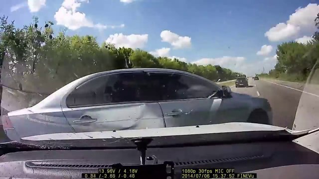 Ce conducteur veut absolument doubler : accident !