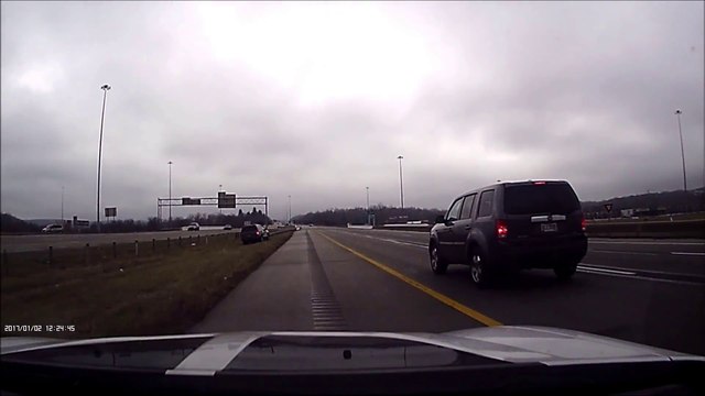 Ce conducteur s'endort au volant et percute la glissière de sécurité - accident violent
