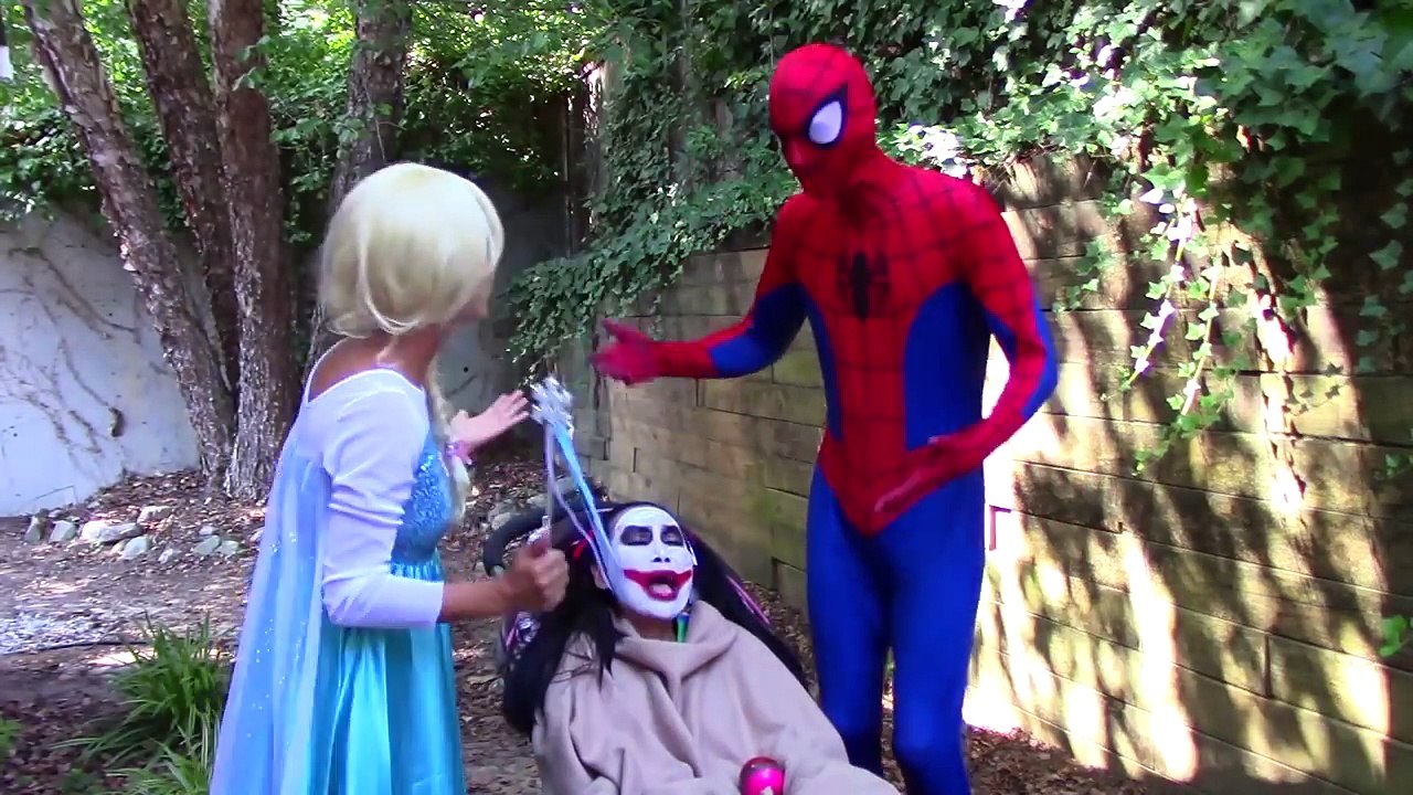 Joker vs Frozen Elsa, Catwoman, crazy wind! w/ Spiderman, Joker Girl, Doctor, Snow white