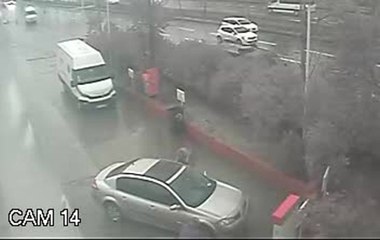 Lastiklerini şişirirken aracındaki telefonu çaldılar