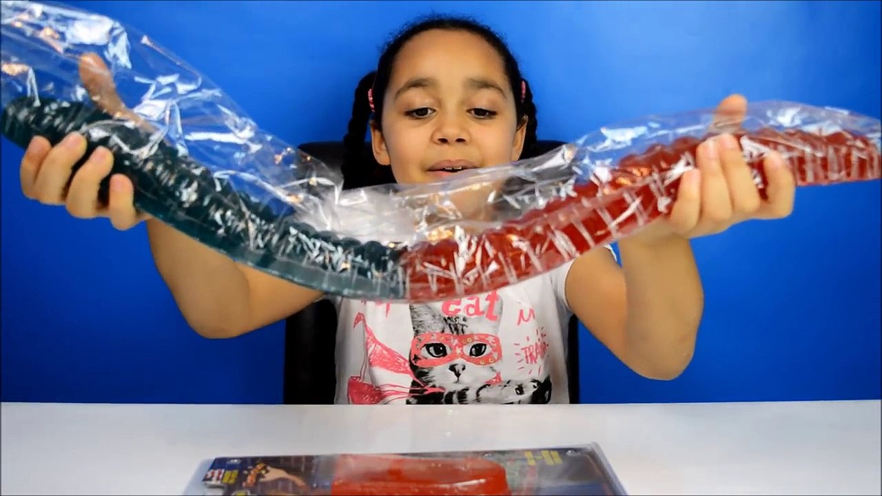 Super Sour Giant Gummy Worm | Giant Gummy Tongue | Candy & Sweets Review