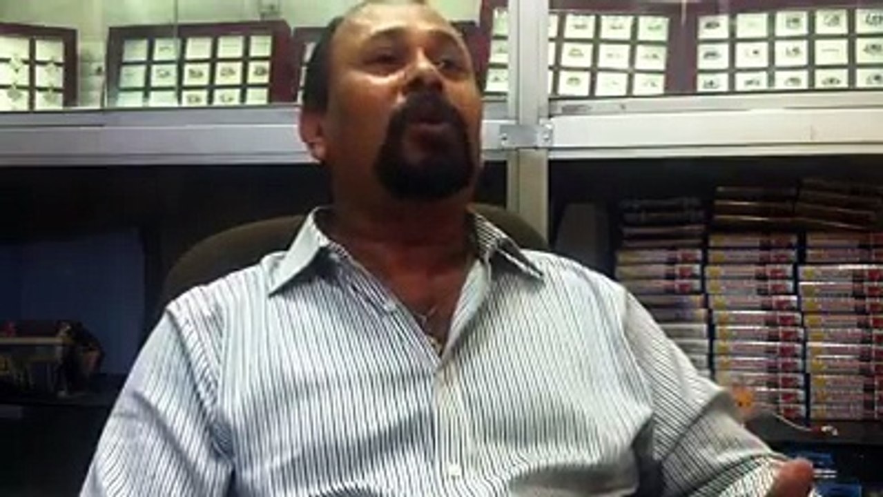 රත්තරං හොරා කාපු....ගැණු දෙන්නේක් ලග තියාගේන බොරු කියන අන්ධයා ලගට ගියොත් දෙවියන්ගේ පිහිටයි...