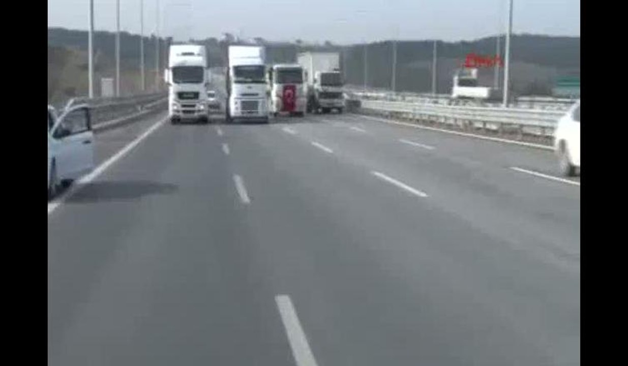 Yavuz Sultan Selim Köprüsü'nde mazot zammı protestosu: Yolu kestiler