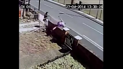 Kızı Etkilemeye Çalışırken Rezil Olan Sığır