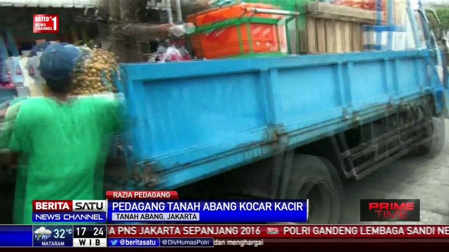 Pedagang Pasar Tanah Abang Protes Razia