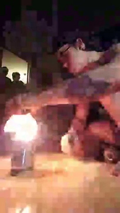 Paris défoncé, il manque de mettre le feu à sa chambre !