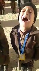 Yeh Pathan Bacha Qoumi Tarana Kaise Parh Raha Hai?