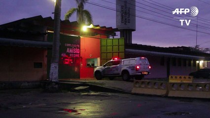 Papa preocupado com a rebelião em Manaus