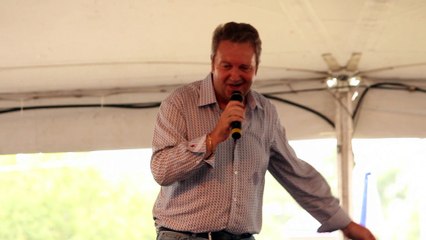 Colin Paul sings 'Wonderful World' Elvis Week 2016