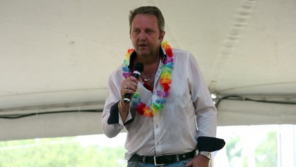 Colin Paul sings 'Words' Elvis Week 2016