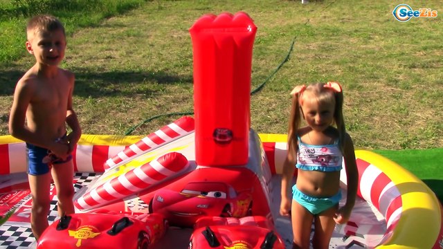 Игры в Бассейне Ярослава и Игорек Видео для детей БАССЕЙН ТАЧКИ МОЛНИЯ МАКВИН McQueen Pool