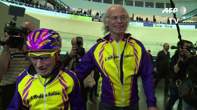 A 105 ans, R. Marchand tente un nouveau record de vitesse à vélo