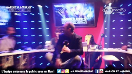 L'équipe embrasse le public sous un Guy ! - Marion et Anne-So
