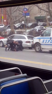 Polémique aux Etats Unis: Des policiers accusés de violence envers un homme à terre menotté