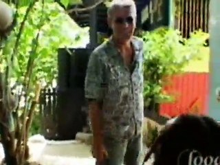 Anthony Bourdain A Cooks Tour - S02E01 - Food Tastes Better With Sand Between Your Toes