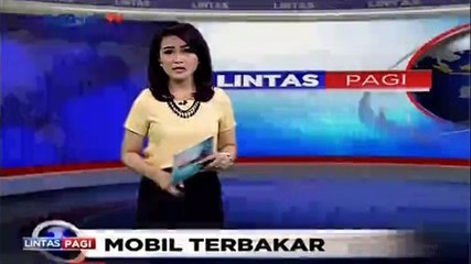 Mobil Sedan Mewah Hangus Dilalap si Jago Merah