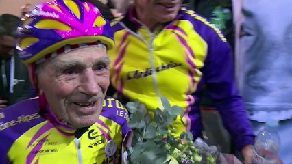 Francés de 105 años pone récord, 22,5 km en una hora en bici