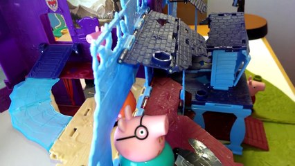 Peppa pig and hes friends and family at haunted house Suzy pony Pedro sheep